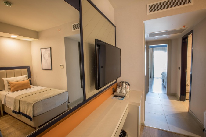 Yandan Deniz Manzaralı Aile Odası