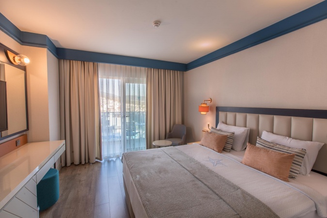 Yandan Deniz Manzaralı Aile Odası