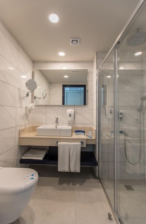 Yandan Deniz Manzaralı Aile Odası