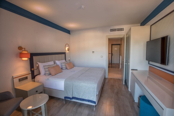 Yandan Deniz Manzaralı Aile Odası