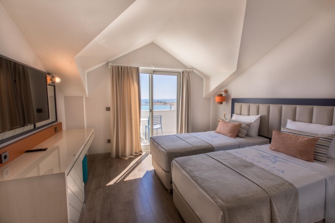 Corner Deniz Manzaralı Aile Odası