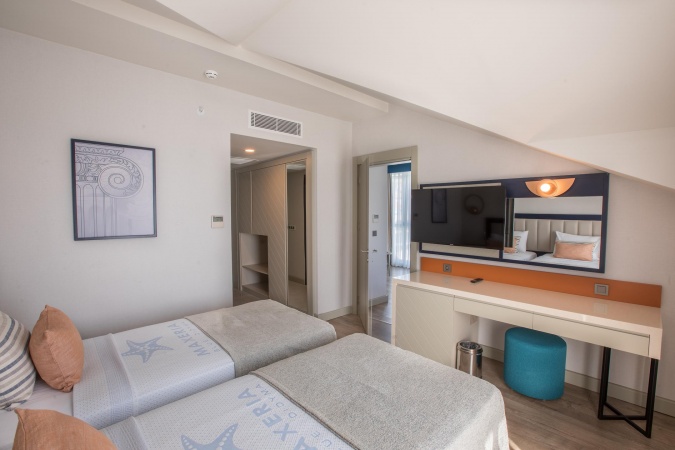 Corner Deniz Manzaralı Aile Odası