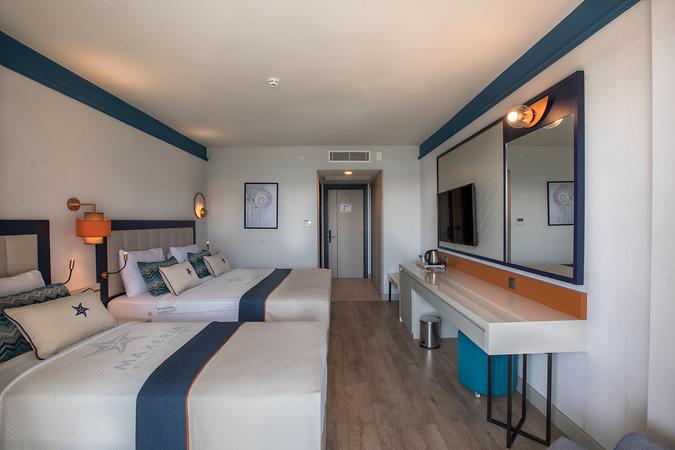 Standart Kısmi Deniz Manzaralı Oda